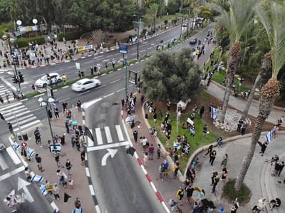 הפגנות נגד נתניהו ברחבי הארץ; מפגינים הותקפו
