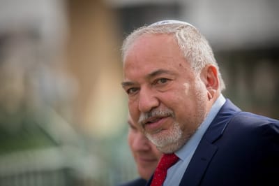 ליברמן קורא לסער, בנט ולפיד לרוץ יחד ברשימה
