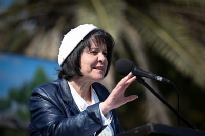 בדרך לפוליטיקה הארצית? הצעד של עליזה בלוך