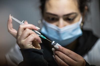 נשים בהריון וזוגות בטיפולי פוריות צריכים להתחסן