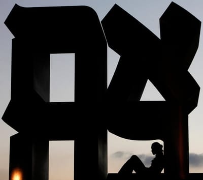 צפו: קצר על הפרשה | האם רק באהבה ננצח?