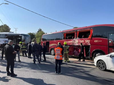 10 נפגעים בתאונת דרכים בין שני אוטובוסים בערד