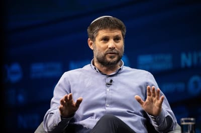 עוקץ את בנט: סמוטריץ' מפרסם את תכנית סיםגפרור