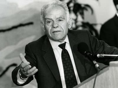 "העיקר זה להיות בשלטון?" מי אתה יצחק שמיר? • צפו: