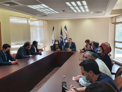 נציגי הסיעות עם ח"כ מיקי זוהר