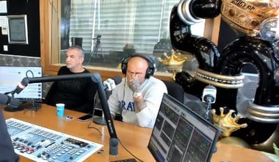 צפו: אייל גולן התפרק בשידור ופרץ בבכי