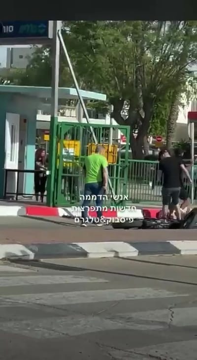 פיגוע דקירה בבאר שבע; אזרחים השתלטו על המחבל