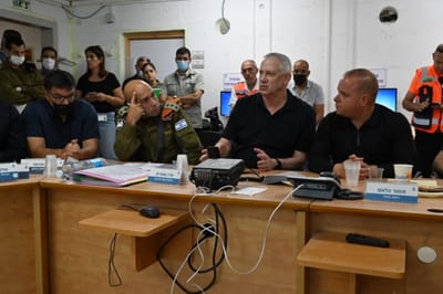 גנץ בחמ"ל באשקלון (צילום תמונות: אריאל חרמוני / משרד הביטחון)