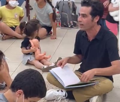 צפו: אביב גפן ירד לשמח את ילדי הדרום במקלטים