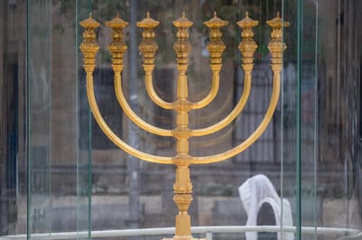 פנימיות בקטנה לפרשת בהעלותך: להאיר גם היום