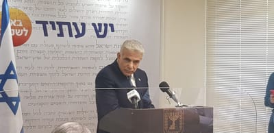 לפיד: "אמרתי לאשתי לא לבטל את חופשת הקיץ"
