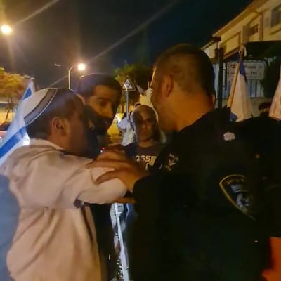 צפו: צעקות על ח"כ עידית סילמן ברחובות