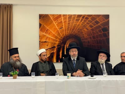 הרב לאו נזף בראשי הדתות בעכו: "נחצו קווים אדומים"