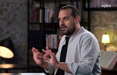 "ככה הבן של הרב הולך?"| עקיבא מספר על הילדות