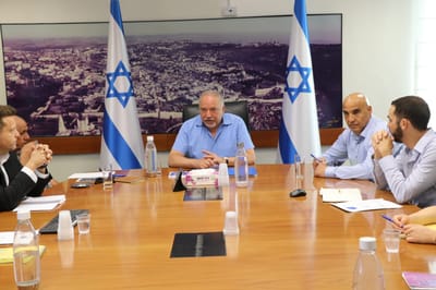 ליברמן: "אני לא סנטה קלאוס שבא לחלק מתנות"