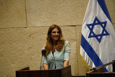 "הייתי חלק ממה שמכונה העולם הזוהר של דוגמנות"