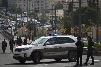 ערבי פרץ לבית של יהודי בשייח' ג'ארח ונורה ברגלו