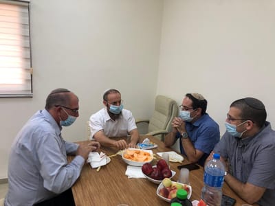 רבנים נגד הממשלה? אורבך נפגש עם ראש ישיבת עכו