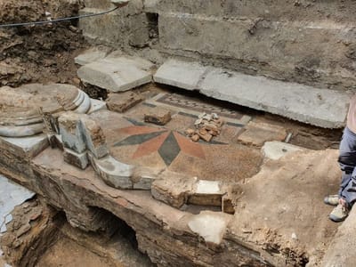 בימת בית הכנסת הגדול בוילנה (צילום יוחנן (ג'ון) זליגמן, רשות העתיקות)