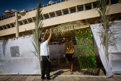 נפרדים מהחג בברכה: תפילה ליציאה מן הסוכה