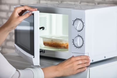 בגיל 86: מת ממציא המיקרוגל רוברט שיפמן