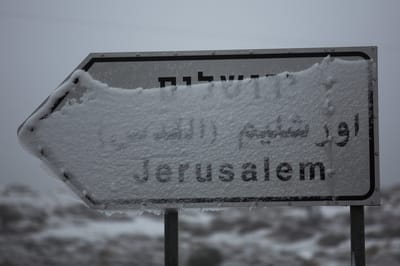 במתח וציפיה: ירושלים נערכת לשלג. צפו
