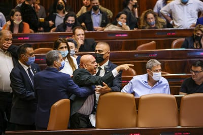 עיסאווי פריג' מגיב לסערה: "מרגיש טוב אבל עצוב"