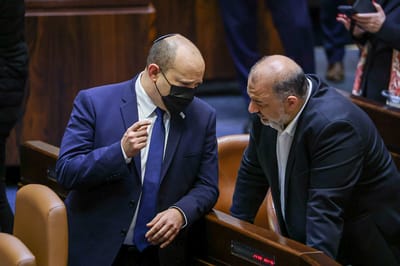 בנט ועבאס.