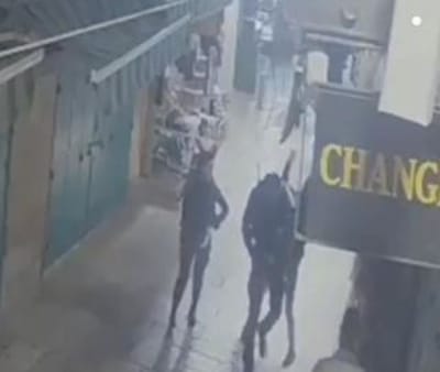 שולף, דוקר ונורה: תיעוד פיגוע הדקירה בירושלים.צפו