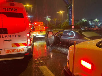 נהג הגיע לכביש 44 כשהוא דקור בפציעות חודרות