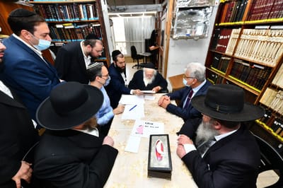 הרב קנייבסקי הורה: לחסן ילדים מגיל 5