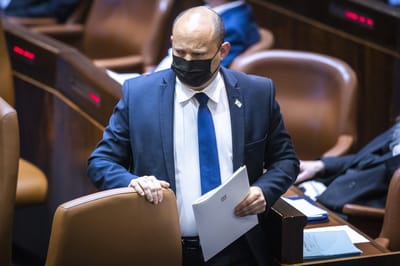 בנט: "מקבל את הביקורת. היה רצון להקל על הילדים"