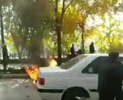 איראן: הפגנות אלימות נגד השלטון. מפגינה נהרגה|צפו