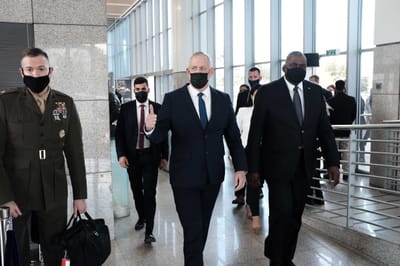 גנץ צפוי לדון בארה"ב על אפשרות של תקיפה באיראן