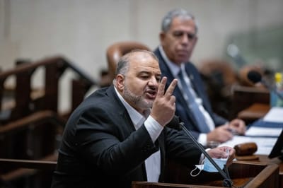ערמומיות פוליטית: הדמיון בין נתניהו למנסור עבאס