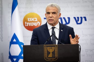 לפיד מעכב תקנות נגד המחרימים את ישראל
