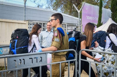 הלווית הרב קנייבסקי: צה"ל ביטל גיוס וסגר שני בסיסים