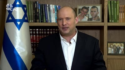 התגובות: "בנט בסדרה של ראיונות מבוהלים ופתטיים"