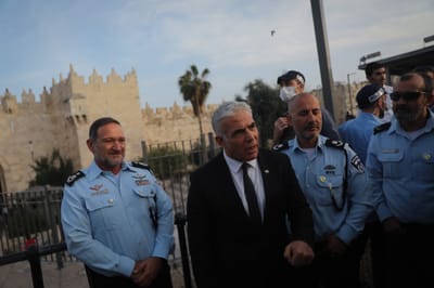 לפיד: "תקופה מתוחה, אפשר לסמוך על המשטרה"