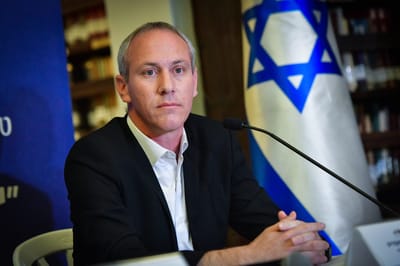 טרופר, סומך על השב"כ