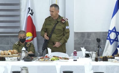 מיקרופון בחדר האוכל