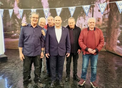 ראש הממשלה בנט הצטלם לתכנית ספיישל של 'זהו זה'