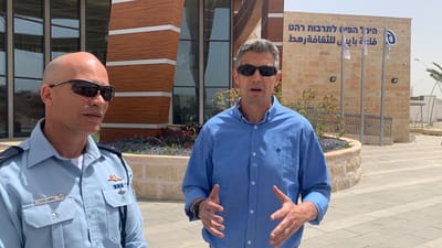 השר נגד הכיכר: "מי שמרים נשק על שוטר דמו בראשו"