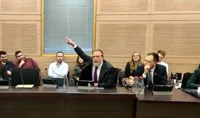 פינדרוס התפוצץ: מתבייש שאתה שר בישראל. צפו