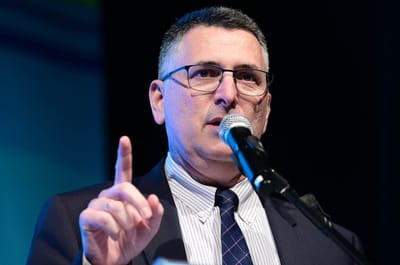 סער: "חד משמעית, לא נהלנו מגעים עם נתניהו"