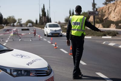 צפו: פלסטיני ברכב חטף נשק משוטר ונמלט לחברון