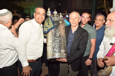 7 שנים לאחר שנרצח: ספר תורה לע"נ דוד בר קפרא