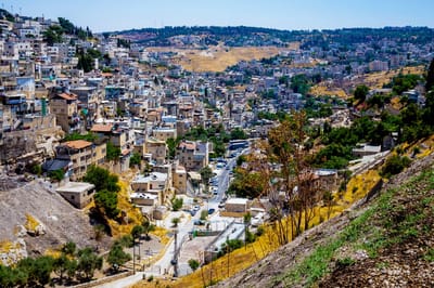לפני ביקור ביידן: לפיד הסיר תכנית לבניה במזרח י-ם