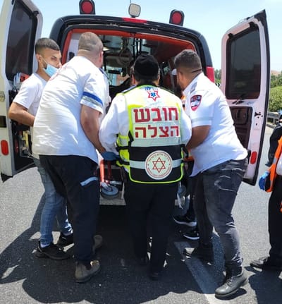 תאונה סמוך לפתח תקווה: רוכב אופנוע מורדם ומונשם