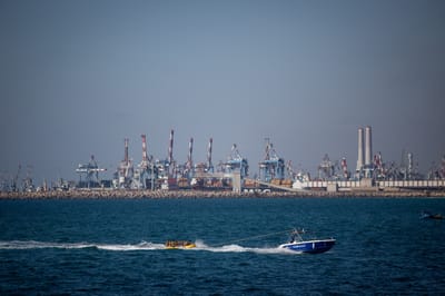 סירה התהפכה מול חופי אשדוד; הלכודים חולצו